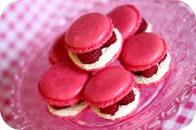 MACARONS FRAMBOISE et  CHOCOLAT BLANC